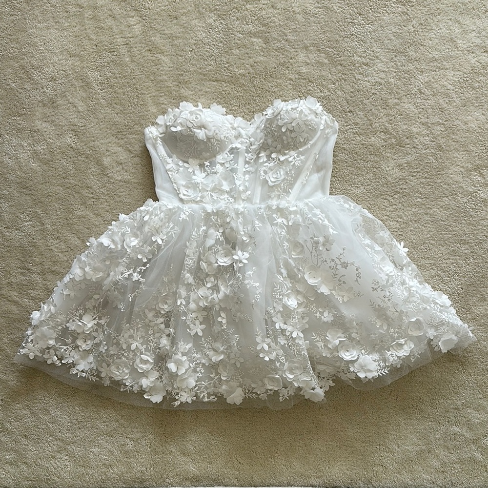 Strapless White Floral Appliqué Wedding Dress